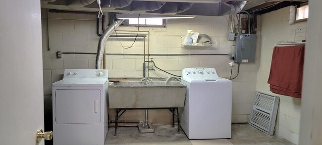 Building Photo - 2626 N 73rd St