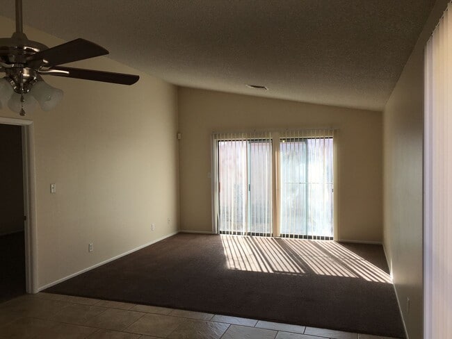 Building Photo - Great Location close to shopping at Durango and Summerlin Parkway