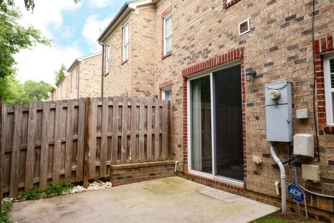Building Photo - 4988 Wyngate Village Dr