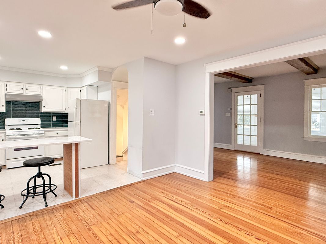 Building Photo - 7041 Harvey Ave