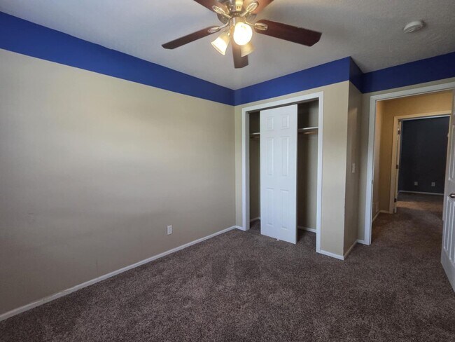 Building Photo - Large family corner lot home for rent!