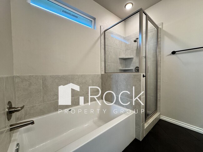 Building Photo - Spacious 3-Bedroom Home with Designer Kitc...