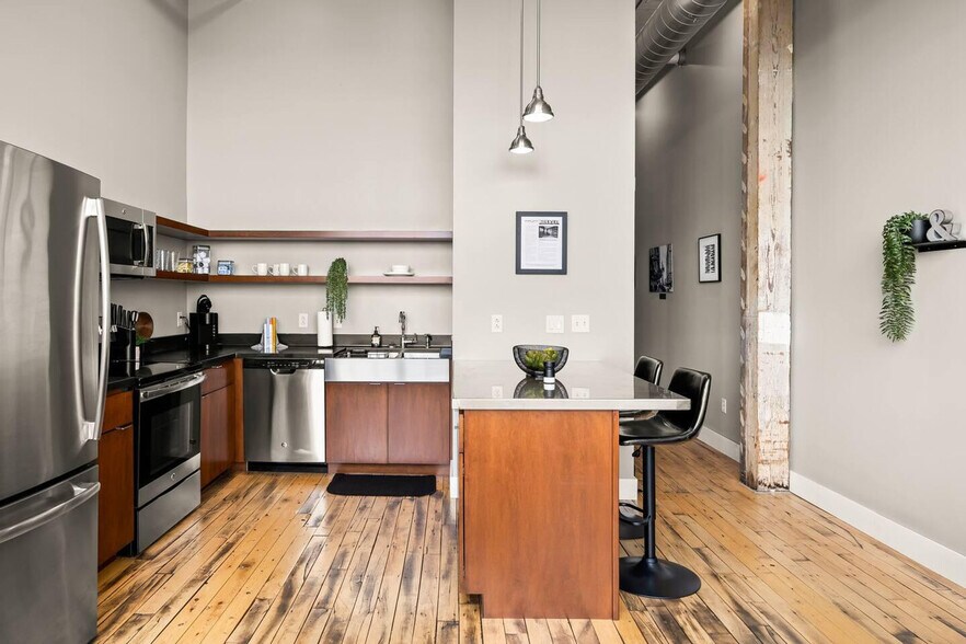 Building Photo - 1216 SW Adams St