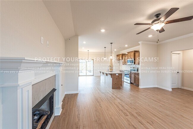 Building Photo - 142 N Broyles Ave