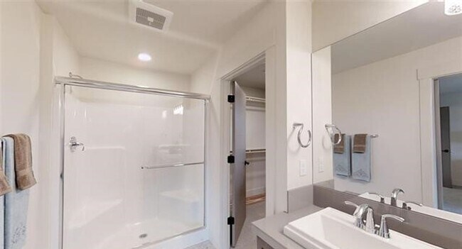Building Photo - Exceptional 3 Bedroom / 2.5 Bath Modern Townhouse
