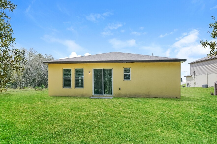 Building Photo - 6830 N Pavilion Loop