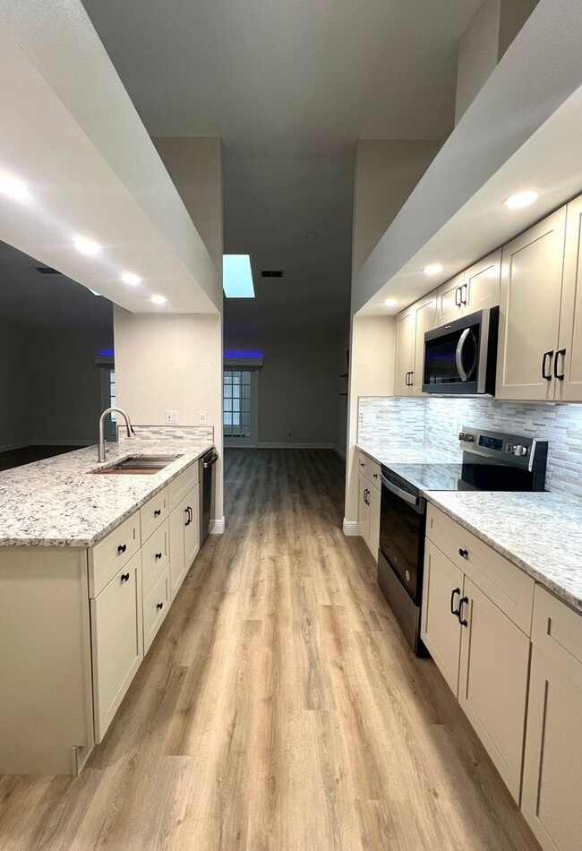 Building Photo - Hidden gem in Silver Oaks