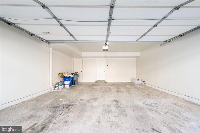 Building Photo - 12121 Amber Ridge Cir