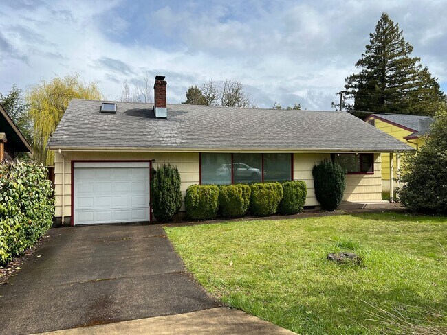 Primary Photo - 3 Bedroom House in Southwest Eugene