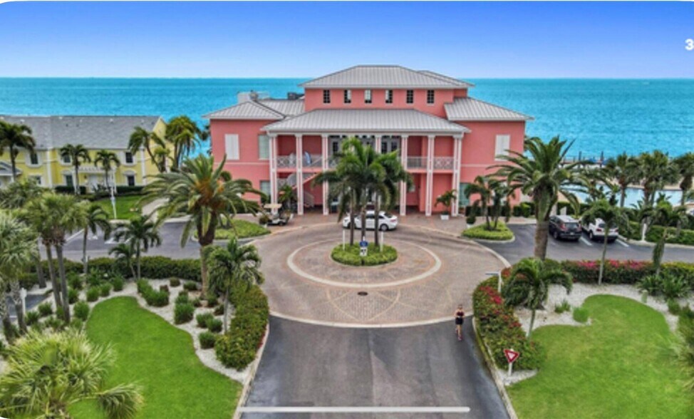 Building Photo - 4945 Coquina Key Dr SE