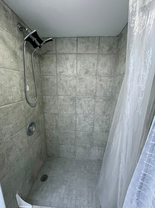 Building Photo - 237 E Walnut St