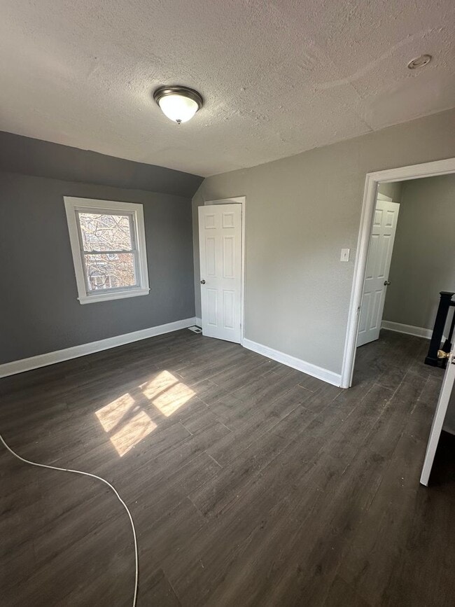 Building Photo - 2 Bed, 1 Bath for rent!