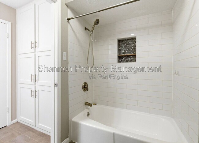 Building Photo - 6307 Jadecrest Dr