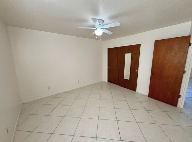 Building Photo - 1st Floor Apartment with Pool, Tennis Court & More in North Fort Myers