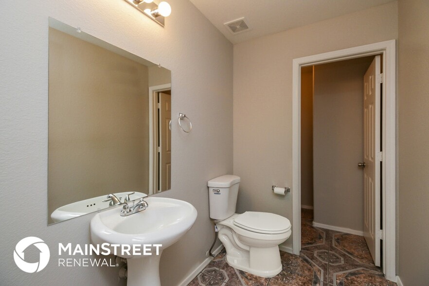 Building Photo - 8341 W Hughes Dr