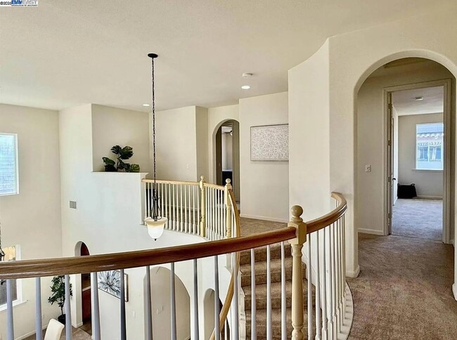 Building Photo - 3017 Roslyn Dr