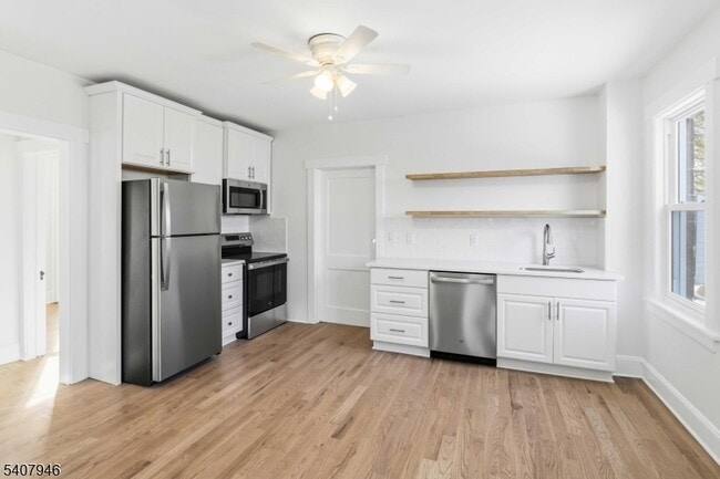 Building Photo - 10 Zazzetti St