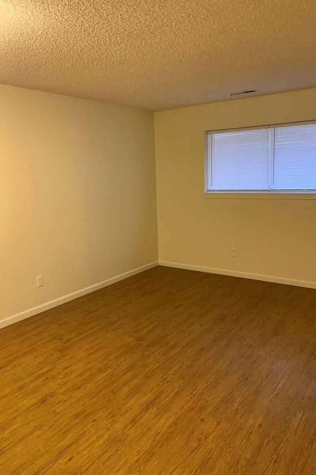 Building Photo - Move in special 100 of first months rent