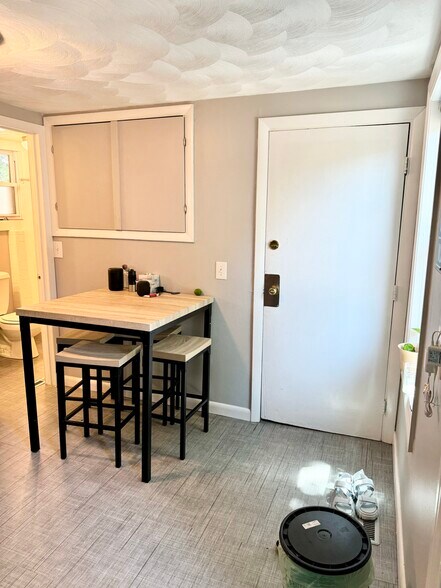 Building Photo - 27 Florence St