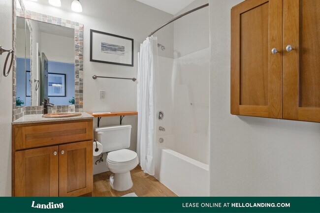 Building Photo - 316 King St