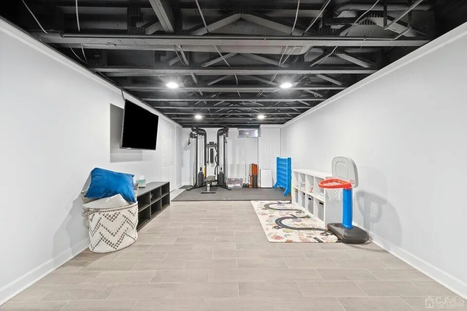 Building Photo - 427 Gambocz Ct