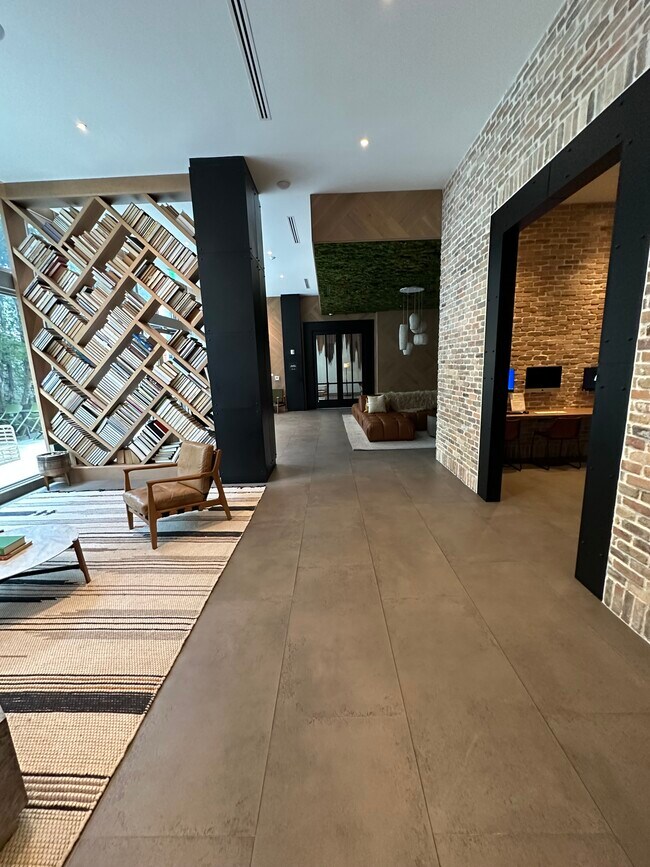 Building Photo - 190 NE 26th St