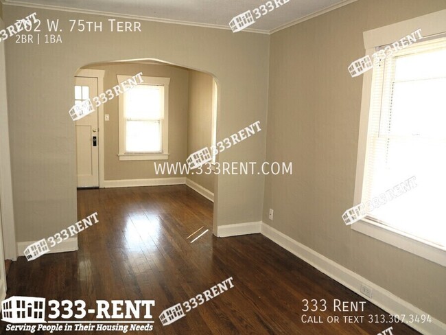 Building Photo - 702 W 75th Terrace