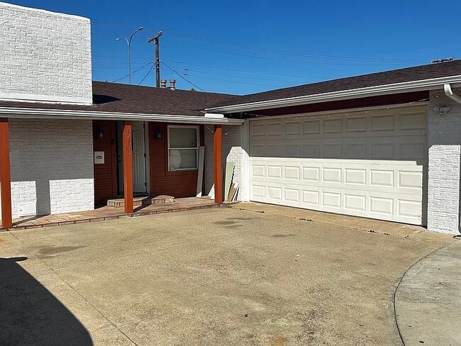 Building Photo - 5265 Arquilla Dr