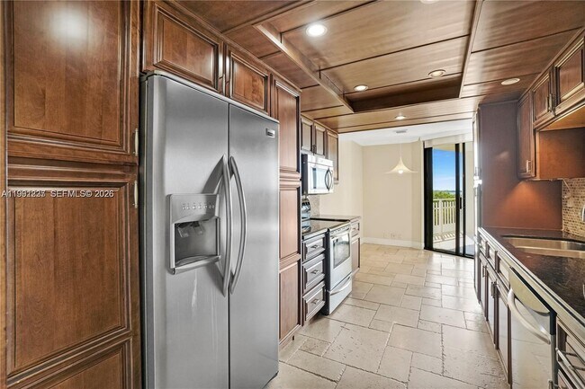 Building Photo - 1000 Quayside Terrace