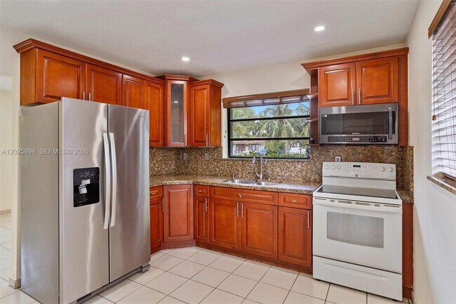 Building Photo - 337 Grand Canal Dr