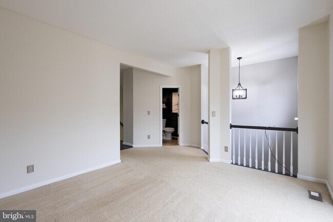 Building Photo - 15514 Port Washington Ct