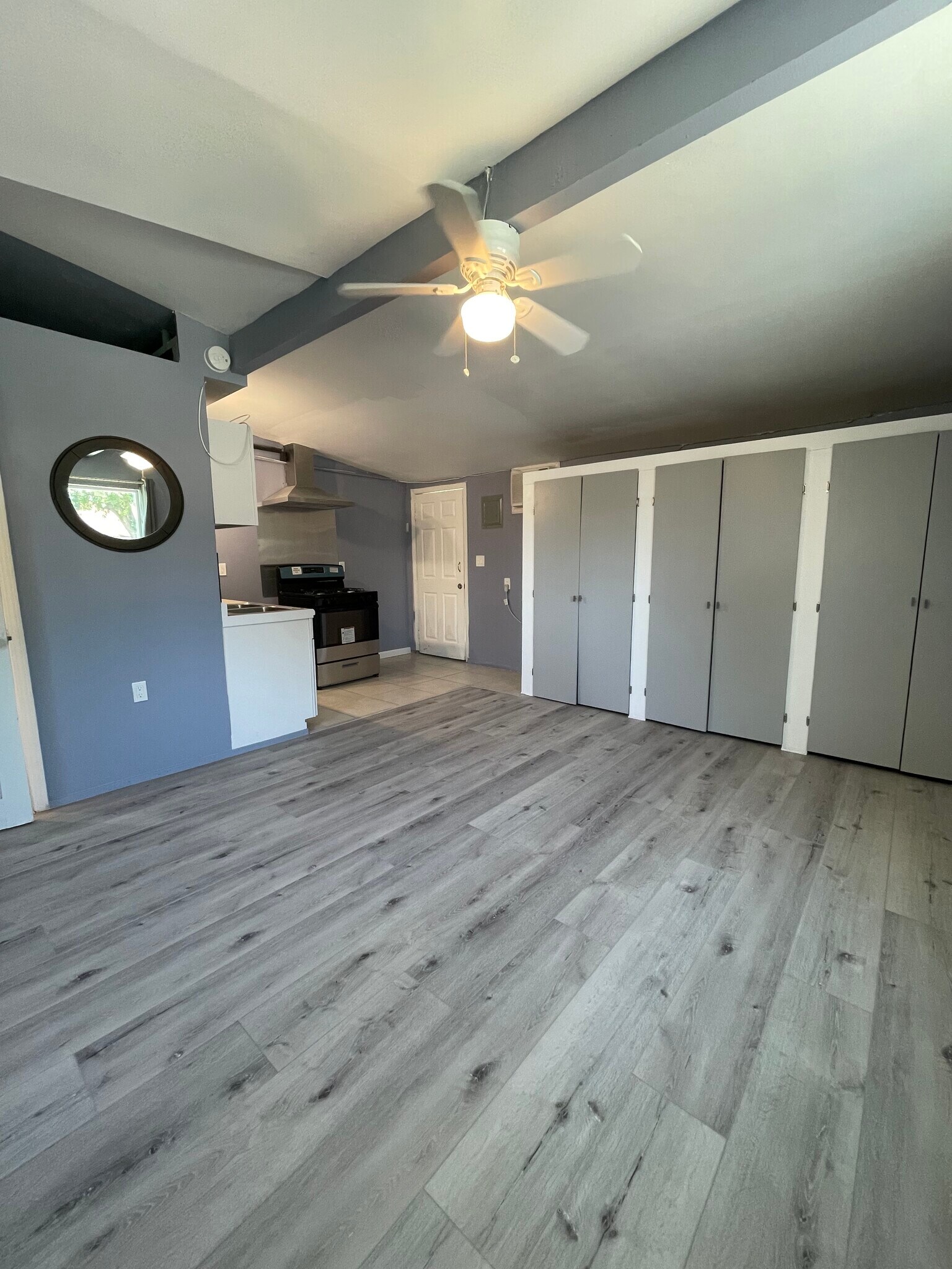 Building Photo - 6439 Graves Ave