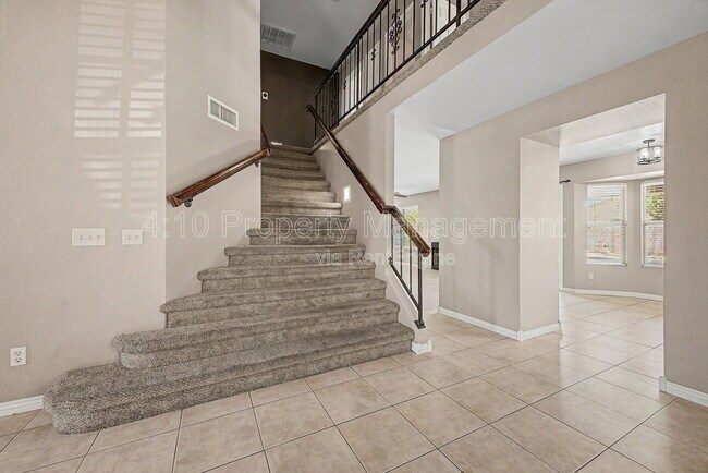 Building Photo - 3236 E Hiddenview Dr