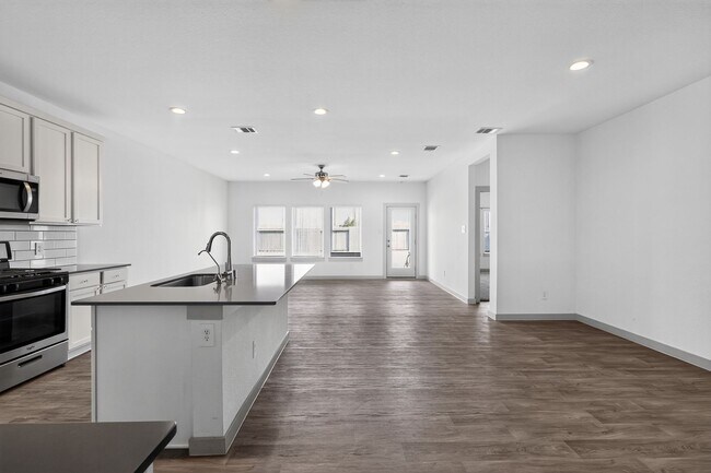 Building Photo - 14407 Sweetwater Dr