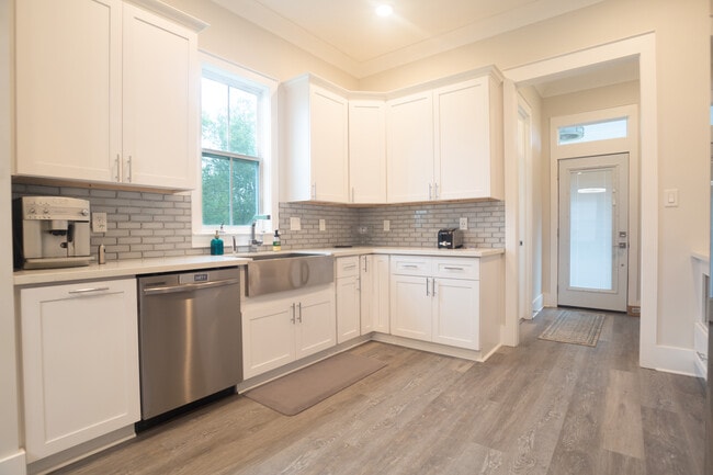 Building Photo - 2201 Esteban St