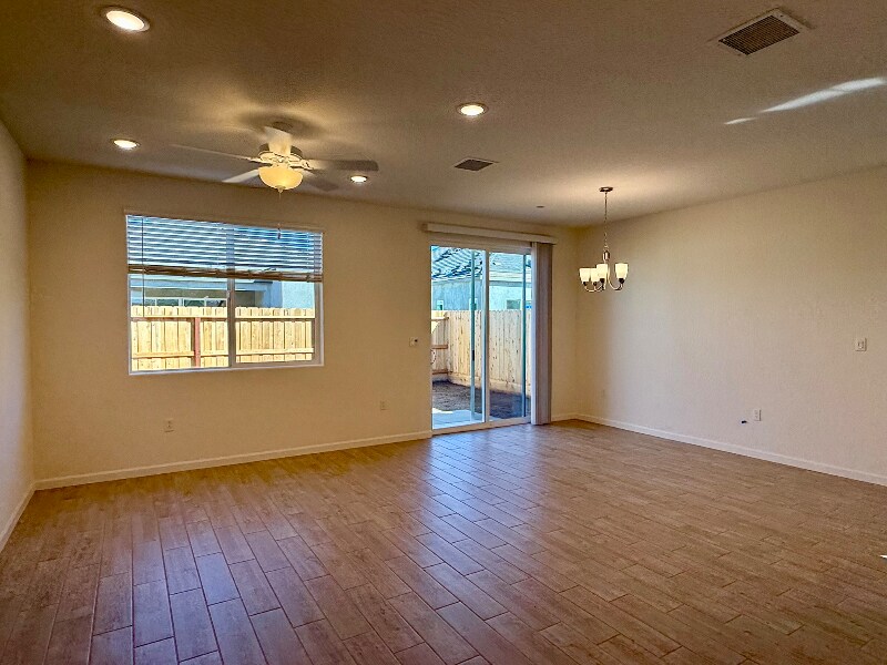 Building Photo - 1641 Bloom Ave