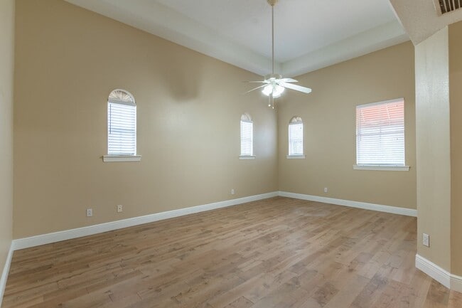 Building Photo - South Tampa 3 Bed / 2 Bath / 1 Car Garage ...