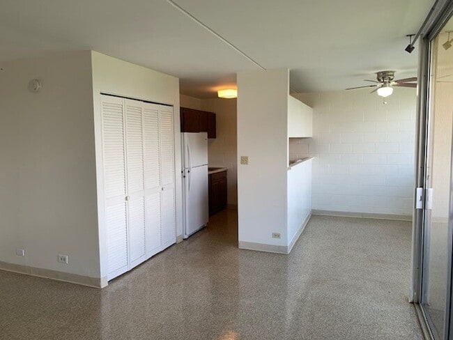 Building Photo - Hokuahi Apts - 2 Bedroom 1 Bath Unit w/ 1 ...