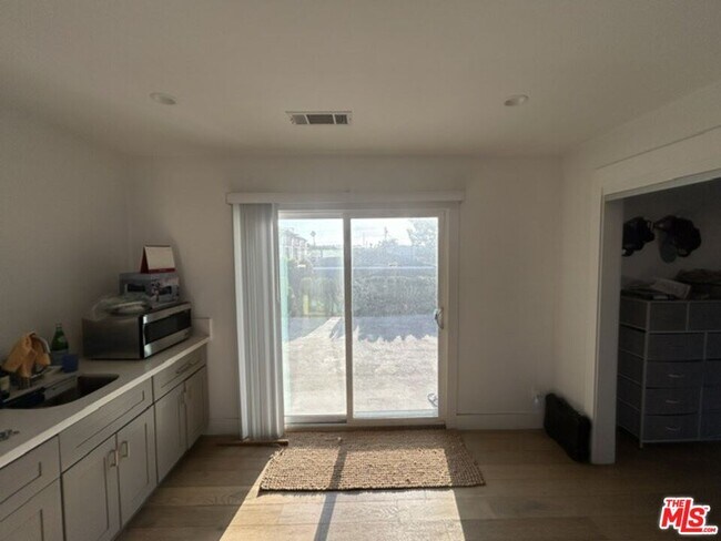 Building Photo - 11835 Grevillea Ave