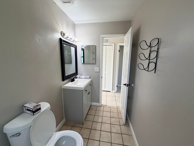 Building Photo - 3594 Almar Rd