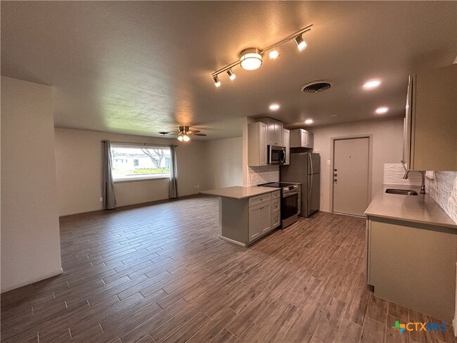 Building Photo - 362 Lockener Ave