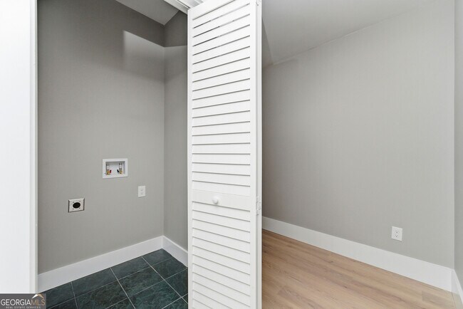 Building Photo - 1409 Northwest Dr NW