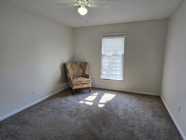 Building Photo - 1829 Alyssum Pl