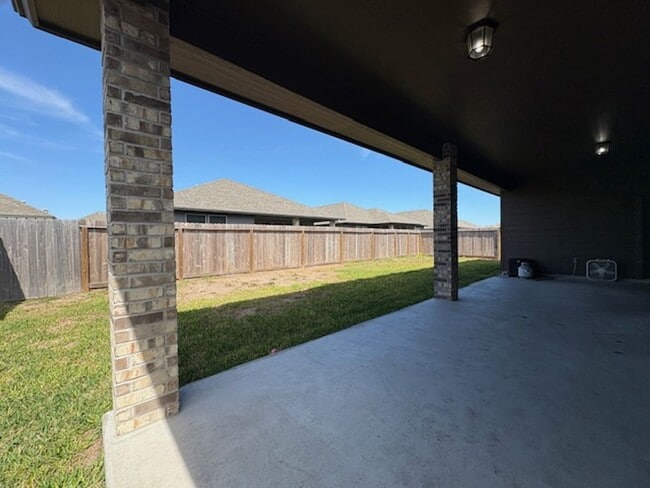 Building Photo - GORGEOUS NEWER HOME NEAR OSO BAY PRESERVE - MILITARY SPECIAL!