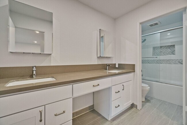 Building Photo - Recently upgraded Condo in a highly desirable location in Sunnyvale.