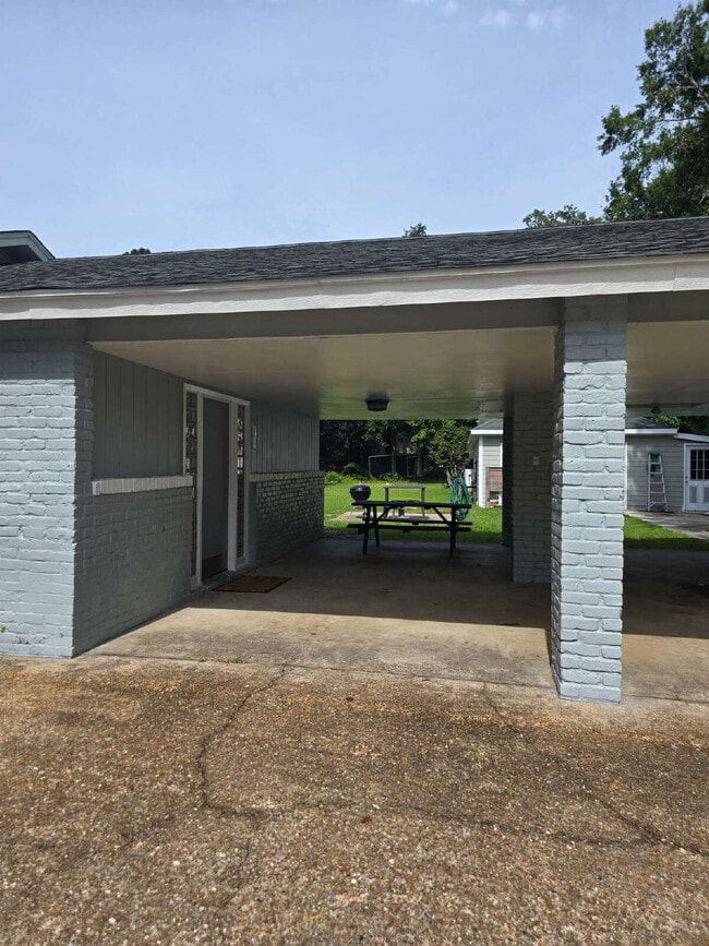 Building Photo - Need a mother-in-law suite or a kid cave?