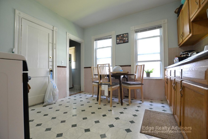 Building Photo - 548 Washington St