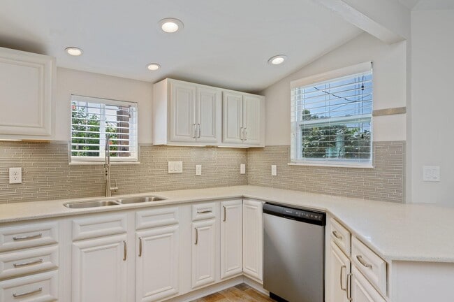 Building Photo - 502 3rd Ave