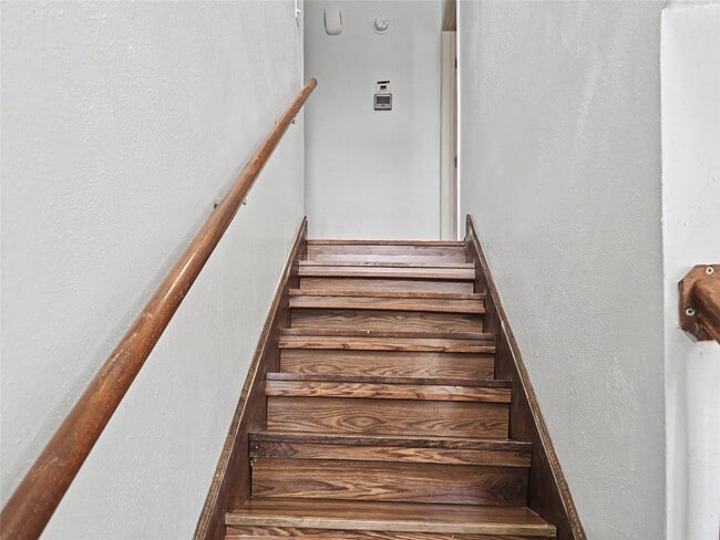 Building Photo - 15223 Peachmeadow Ln