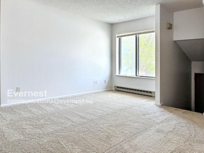 Building Photo - 836 Vanderbilt Ct